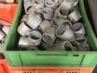 Partij diversen bestaande uit o.a. deurdrangers & koppelstukken - afbeelding 4 van  4