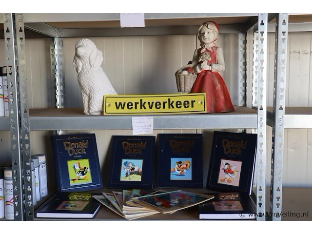 Partij diversen bestaande uit o.a. donald duck stripboeken, betonnen poedel beeld, polystone roodkapje & werkverkeer bord - afbeelding 1 van  6