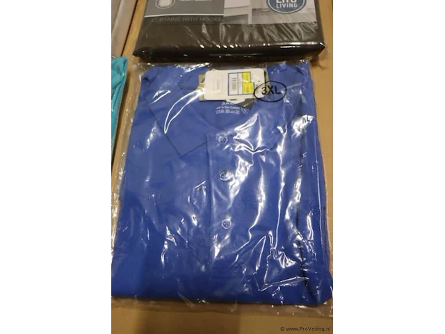 Partij diversen bestaande uit o.a. gordijnen & poloshirts - afbeelding 2 van  11
