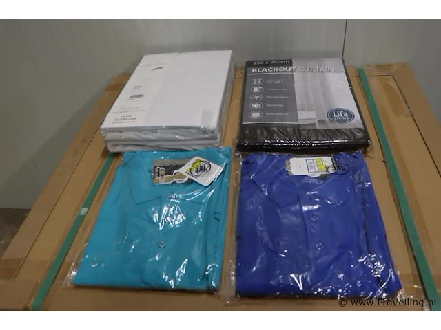 Partij diversen bestaande uit o.a. gordijnen & poloshirts - afbeelding 1 van  11
