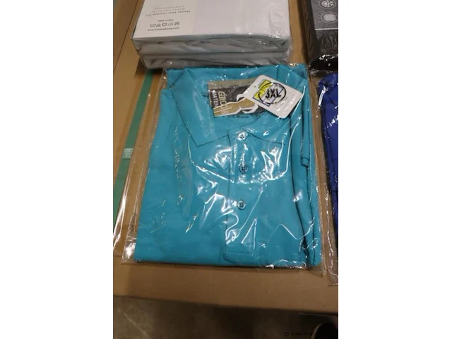 Partij diversen bestaande uit o.a. gordijnen & poloshirts - afbeelding 10 van  11