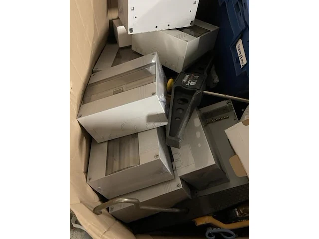 Partij diversen bestaande uit o.a. groepenkasten & installatieautomaten - afbeelding 3 van  5