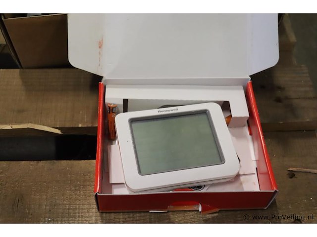 Partij diversen bestaande uit o.a. growatt pv-inverter; model 1000-s; solar-log type 200 & honeywell touch klokthermostaat - afbeelding 9 van  9