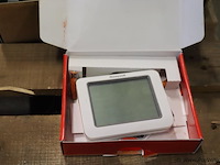 Partij diversen bestaande uit o.a. growatt pv-inverter; model 1000-s; solar-log type 200 & honeywell touch klokthermostaat - afbeelding 9 van  9