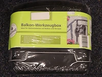 Partij diversen bestaande uit o.a. houtskool box, balkon werktuig box & vliegenmeppers - afbeelding 2 van  7