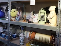 Partij diversen bestaande uit o.a. huishoudelijke artikelen, dierenkooien & woondecoratie - afbeelding 1 van  12