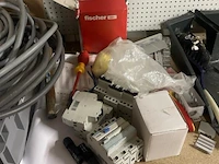 Partij diversen bestaande uit o.a. kabels& installatieautomaten - afbeelding 3 van  4