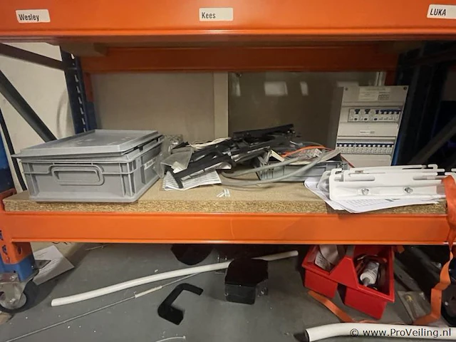 Partij diversen bestaande uit o.a. kitspuit & groepenkast incl. installatieautomaten - afbeelding 1 van  5