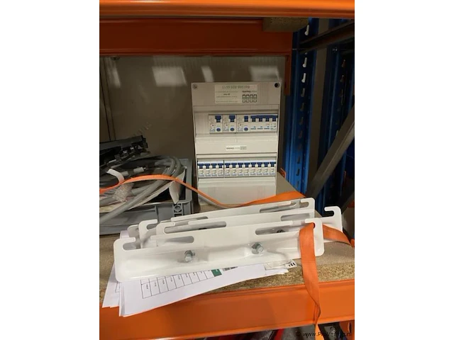 Partij diversen bestaande uit o.a. kitspuit & groepenkast incl. installatieautomaten - afbeelding 4 van  5