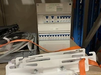 Partij diversen bestaande uit o.a. kitspuit & groepenkast incl. installatieautomaten - afbeelding 4 van  5