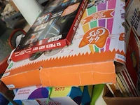 Partij diversen bestaande uit o.a. melkbus, ventilator, road signs, kinderstoeltje & stripboeken (100 stuks) - afbeelding 4 van  6