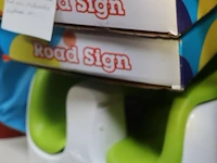 Partij diversen bestaande uit o.a. melkbus, ventilator, road signs, kinderstoeltje & stripboeken (100 stuks) - afbeelding 5 van  6