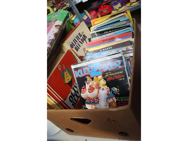 Partij diversen bestaande uit o.a. melkbus, ventilator, road signs, kinderstoeltje & stripboeken (100 stuks) - afbeelding 6 van  6