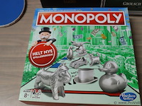 Partij diversen bestaande uit o.a. monopoly, bokshandschoenen, ludo, racebaan & tafeltennis batjes - afbeelding 5 van  12