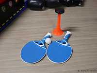 Partij diversen bestaande uit o.a. monopoly, bokshandschoenen, ludo, racebaan & tafeltennis batjes - afbeelding 9 van  12