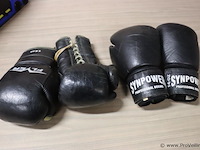 Partij diversen bestaande uit o.a. monopoly, bokshandschoenen, ludo, racebaan & tafeltennis batjes - afbeelding 10 van  12