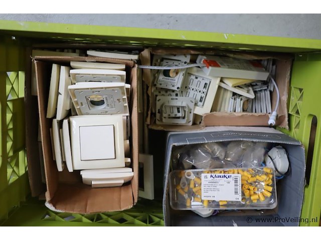 Partij diversen bestaande uit o.a. pvc-buisfittingen, schakelmateriaal & kabelschoen - afbeelding 2 van  8