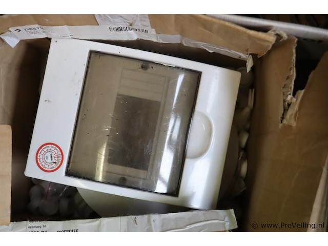 Partij diversen bestaande uit o.a. pvc-buisfittingen, schakelmateriaal & kabelschoen - afbeelding 3 van  8