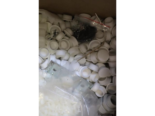 Partij diversen bestaande uit o.a. pvc-buisfittingen, schakelmateriaal & kabelschoen - afbeelding 4 van  8