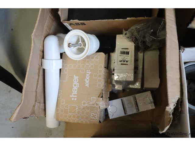 Partij diversen bestaande uit o.a. pvc-buisfittingen, schakelmateriaal & kabelschoen - afbeelding 5 van  8