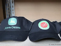 Partij diversen bestaande uit o.a. spiegel & diverse automerk petten - 17 stuks - afbeelding 3 van  9