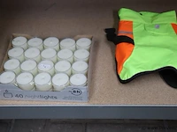 Partij diversen bestaande uit o.a. tandenborstels, decoratieve huisjes, puzzel, fietshelmen; kaarsen & dierenhalsbanden - afbeelding 3 van  11