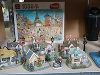 Partij diversen bestaande uit o.a. tandenborstels, decoratieve huisjes, puzzel, fietshelmen; kaarsen & dierenhalsbanden - afbeelding 7 van  11