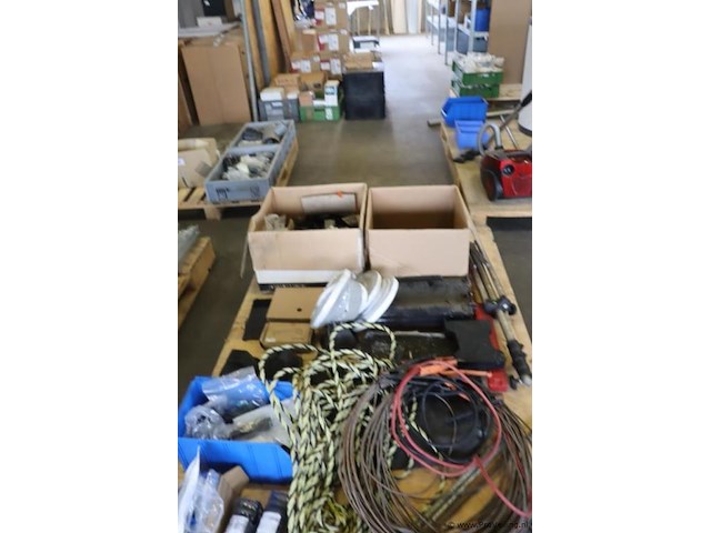 Partij diversen bestaande uit o.a. touw, ijzerdraad, draadeinden & growatt wireless monitoring - afbeelding 1 van  11