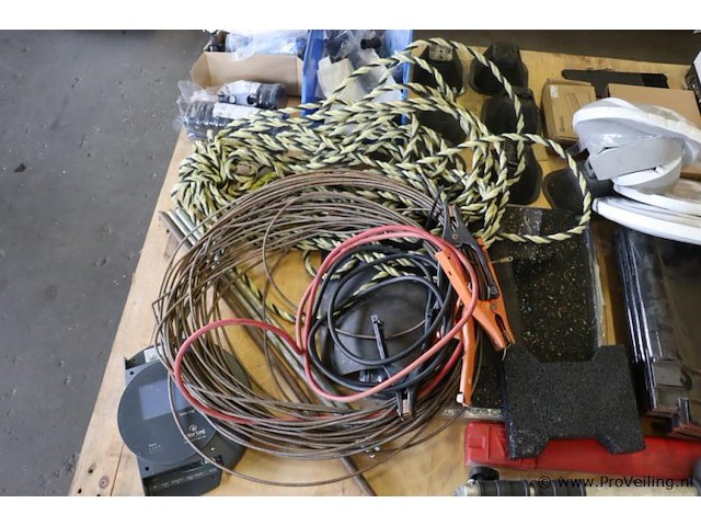 Partij diversen bestaande uit o.a. touw, ijzerdraad, draadeinden & growatt wireless monitoring - afbeelding 8 van  11
