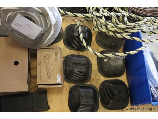 Partij diversen bestaande uit o.a. touw, ijzerdraad, draadeinden & growatt wireless monitoring - afbeelding 11 van  11