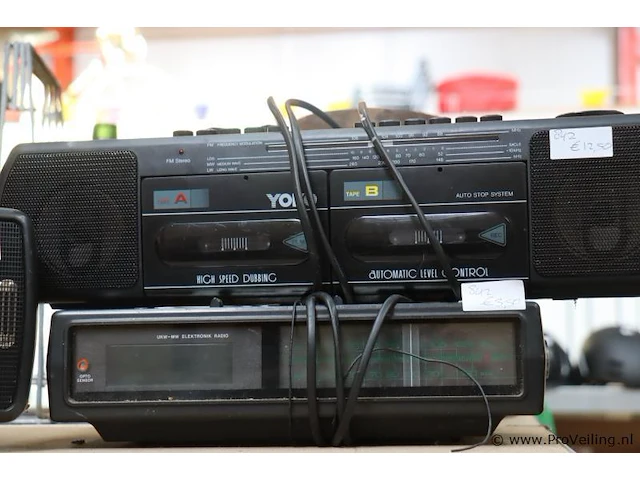 Partij diversen bestaande uit o.a. woondecoratie, radio's, glazen, zwembroeken, delftsblauw borden; nieuw en gebruikt - afbeelding 4 van  11