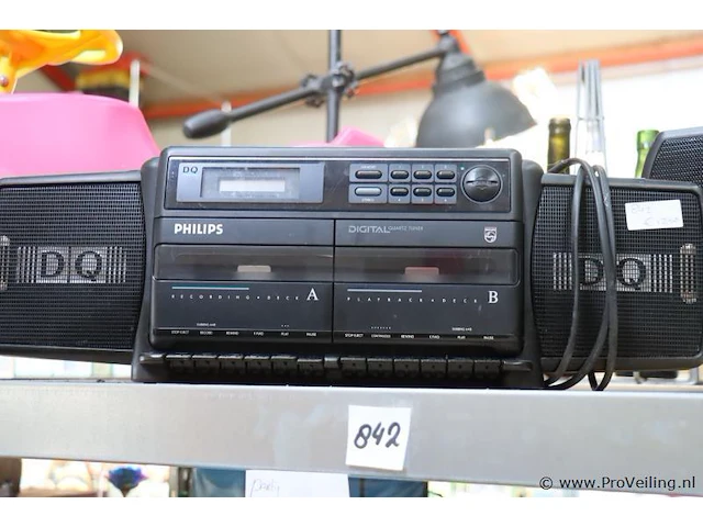 Partij diversen bestaande uit o.a. woondecoratie, radio's, glazen, zwembroeken, delftsblauw borden; nieuw en gebruikt - afbeelding 5 van  11