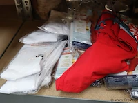 Partij diversen bestaande uit o.a. woondecoratie, radio's, glazen, zwembroeken, delftsblauw borden; nieuw en gebruikt - afbeelding 11 van  11
