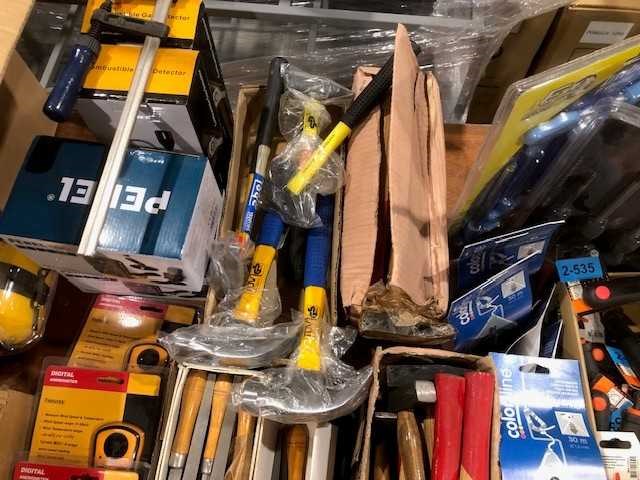 Partij diversen gereedschappen op tafel - afbeelding 2 van  14