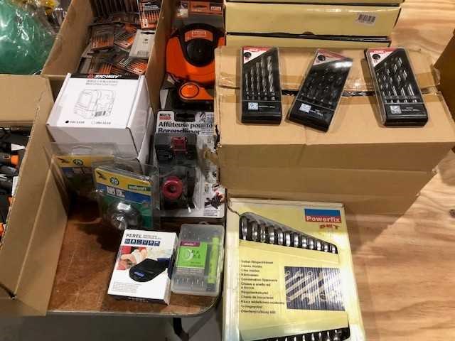 Partij diversen gereedschappen op tafel - afbeelding 3 van  14