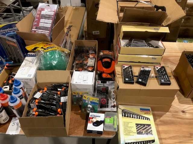 Partij diversen gereedschappen op tafel - afbeelding 6 van  14