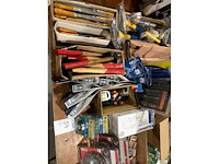 Partij diversen gereedschappen op tafel - afbeelding 8 van  14