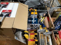 Partij diversen gereedschappen op tafel - afbeelding 9 van  14