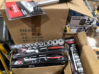 Partij diversen gereedschappen op tafel - afbeelding 10 van  14