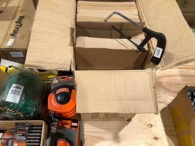 Partij diversen gereedschappen op tafel - afbeelding 12 van  14