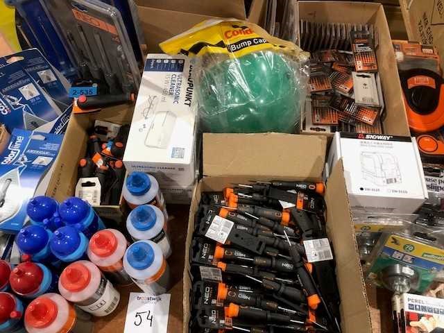 Partij diversen gereedschappen op tafel - afbeelding 13 van  14