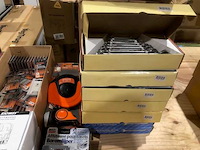 Partij diversen gereedschappen op tafel - afbeelding 14 van  14