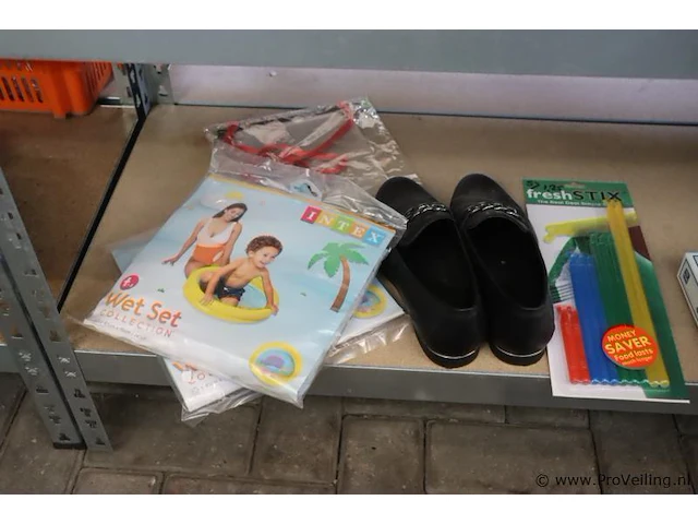 Partij diversen in stelling o.a. decoratieve lampen, koksbuizen & verzamelitems - afbeelding 3 van  11