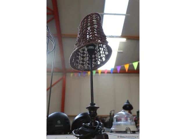 Partij diversen in stelling o.a. decoratieve lampen, koksbuizen & verzamelitems - afbeelding 4 van  11