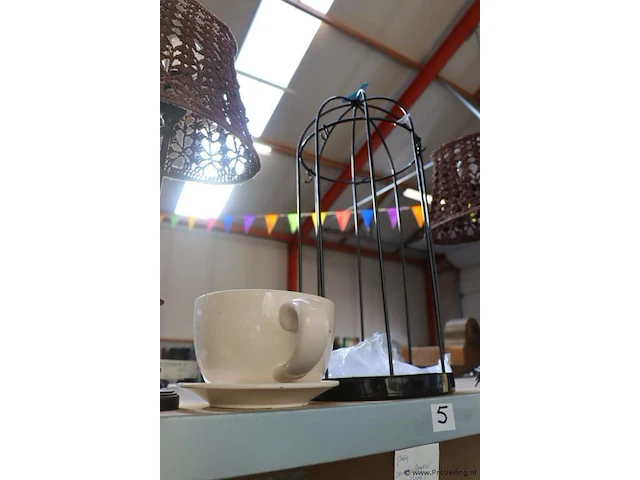 Partij diversen in stelling o.a. decoratieve lampen, koksbuizen & verzamelitems - afbeelding 5 van  11