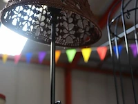 Partij diversen in stelling o.a. decoratieve lampen, koksbuizen & verzamelitems - afbeelding 6 van  11
