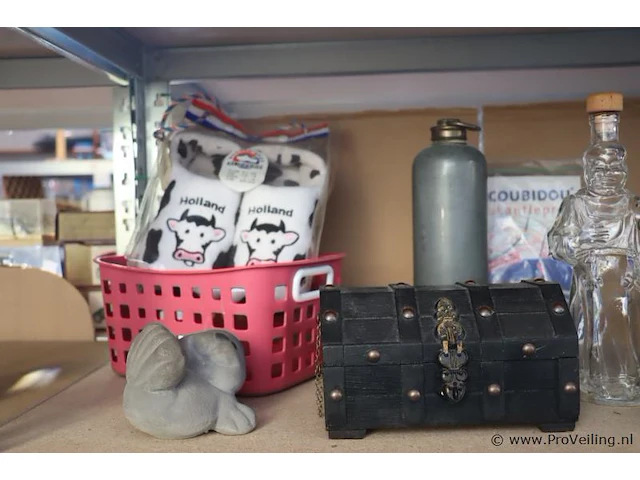 Partij diversen in stelling o.a. decoratieve lampen, koksbuizen & verzamelitems - afbeelding 8 van  11