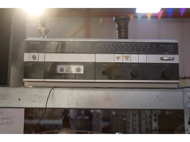 Partij diversen in stelling o.a. philips radio/cassettespeler, luidsprekers & diverse autospiegels - afbeelding 3 van  10