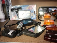 Partij diversen in stelling o.a. philips radio/cassettespeler, luidsprekers & diverse autospiegels - afbeelding 7 van  10