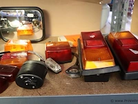 Partij diversen in stelling o.a. philips radio/cassettespeler, luidsprekers & diverse autospiegels - afbeelding 8 van  10